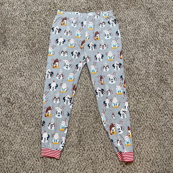 Disney Store Mickey Mouse & Friends Grey Holiday Pajamas Set L Hot Cocoa Mugs - Picture 4 of 10